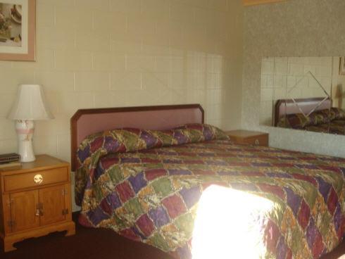 Village Inn Tulare Room photo