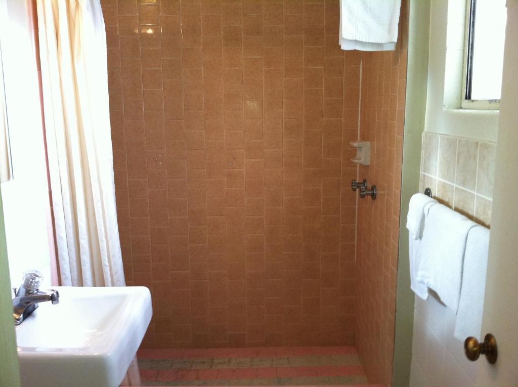 Village Inn Tulare Room photo