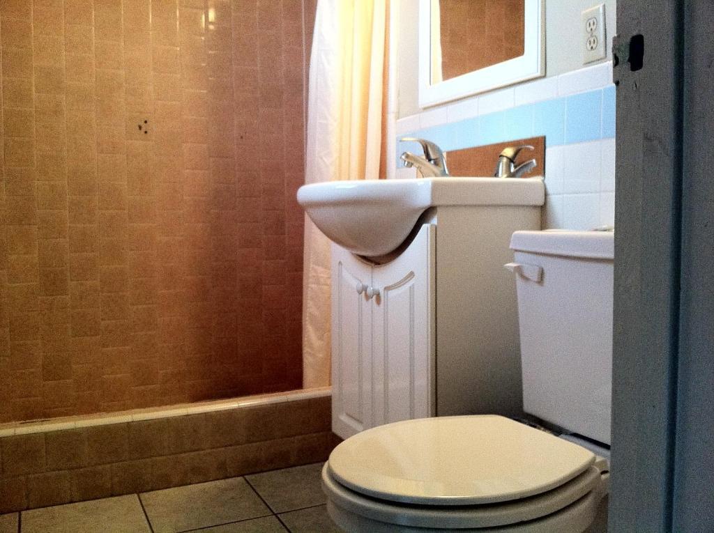 Village Inn Tulare Room photo