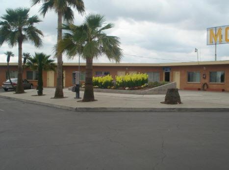 Village Inn Tulare Exterior photo