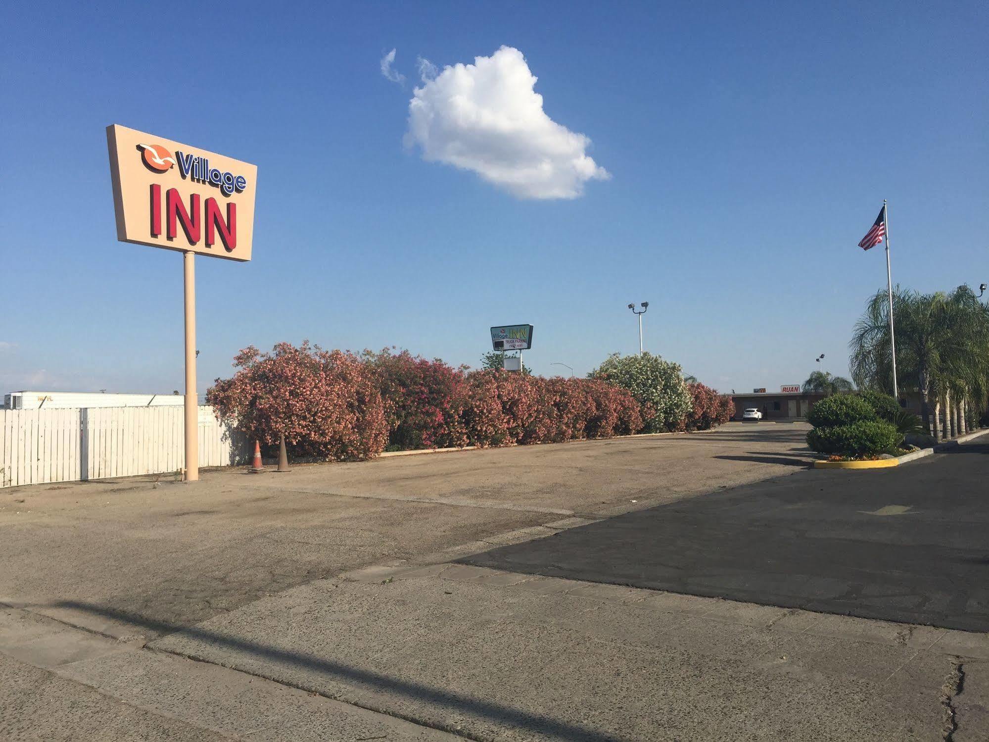 Village Inn Tulare Exterior photo