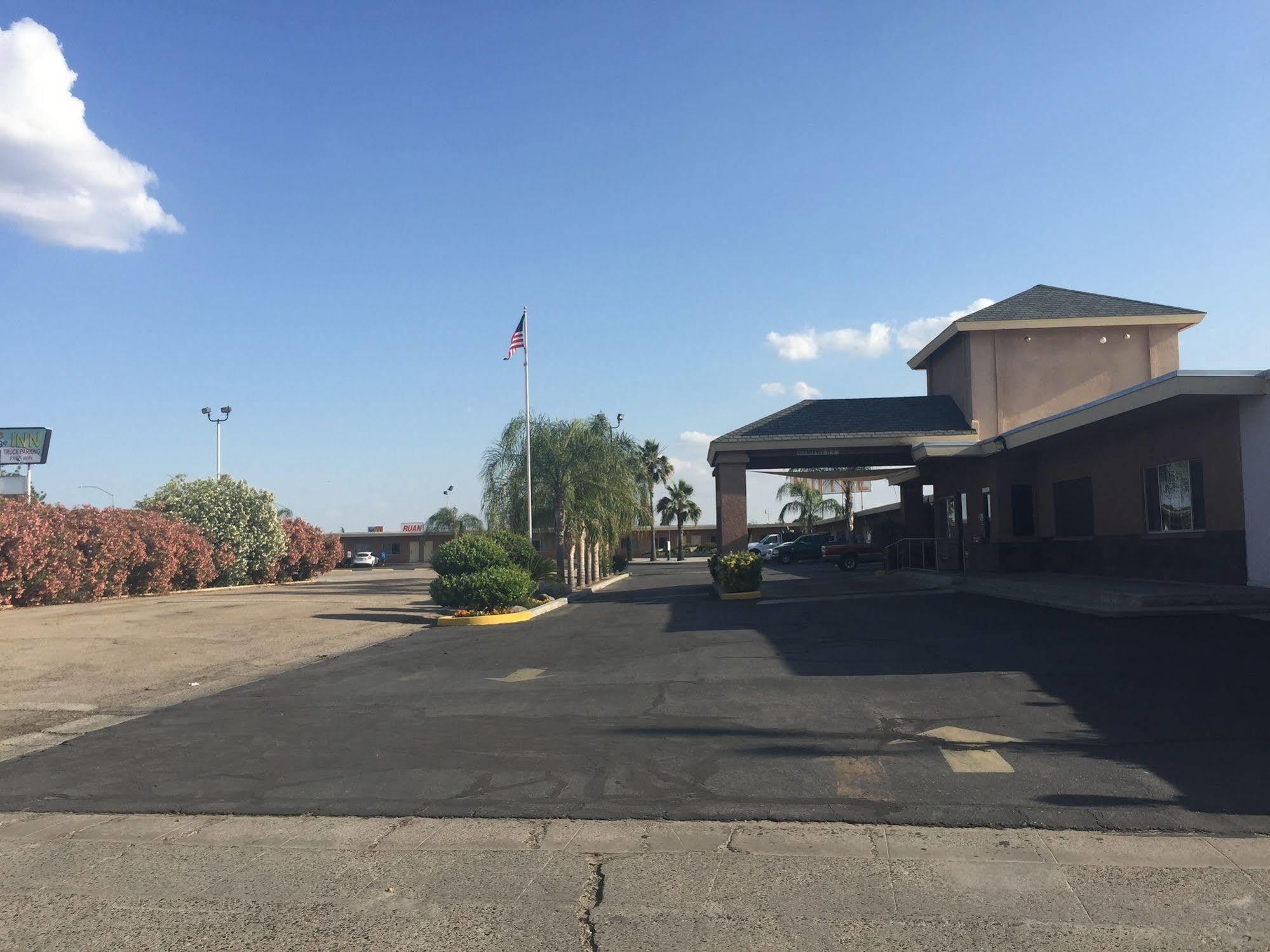 Village Inn Tulare Exterior photo
